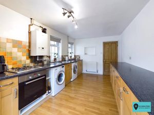 Kitchen/Breakfast Room- click for photo gallery